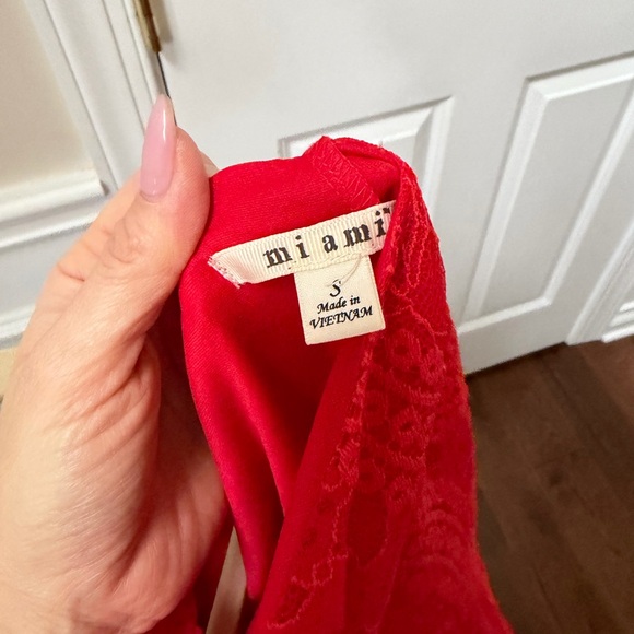 Miami Scarlet Lace Tiered Sleeve Dress - Picture 5 of 5